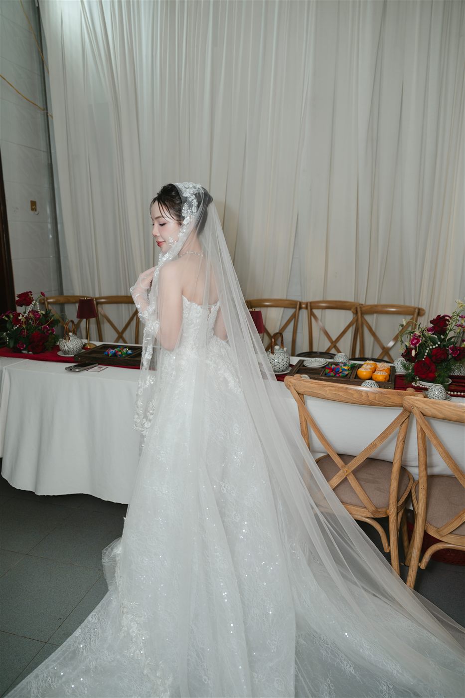 Khoảnh khắc tự nhiên trong ngày cưới do HM chụp phóng sự