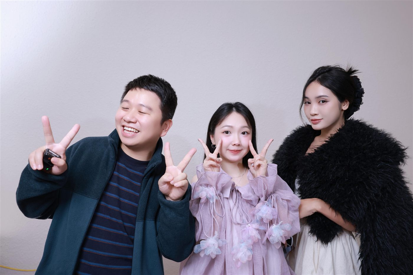 Nhóm Schannel tạo dáng tại photobooth